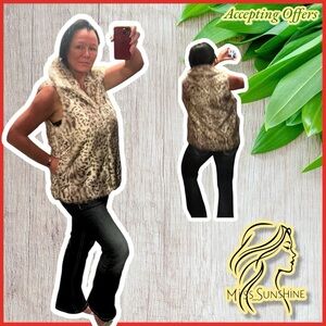 New Directions - Sz M - Leopard Print Faux Fur Vest - snow leopard